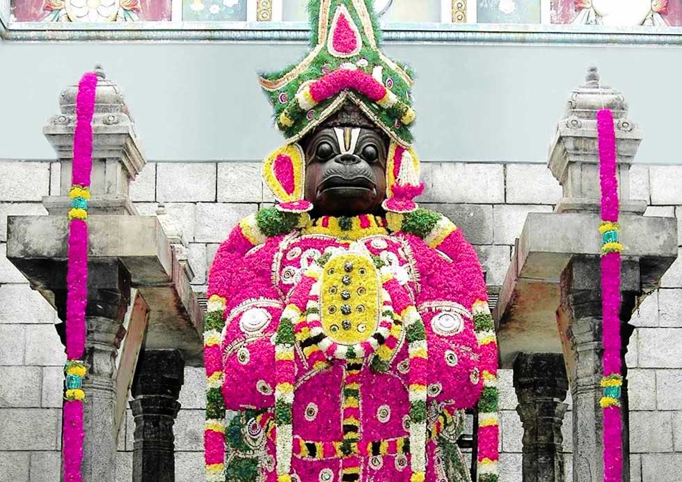 Lord Hanuman at Nanganallur Anjaneyar Temple, garlanded — a landmark of the neighbourhood